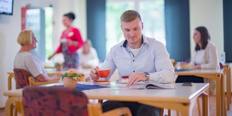 In der Cafeteria In der Cafeteria