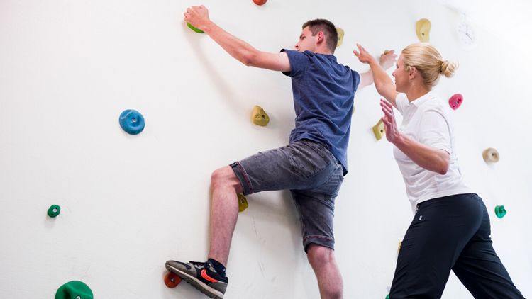 An der Kletterwand