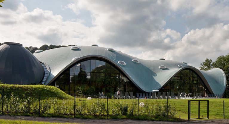 Außenansicht einer Therme