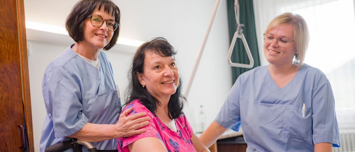 Pflegekräfte und Patientin